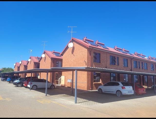 2 BEDROOM TOWNHOUSE FOR SALE IN ALBERTSDAL